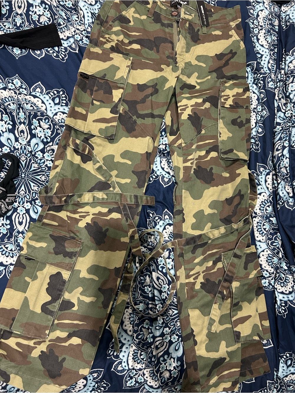 Fashion Nova Olive Green Brown Camo Cargo Pants